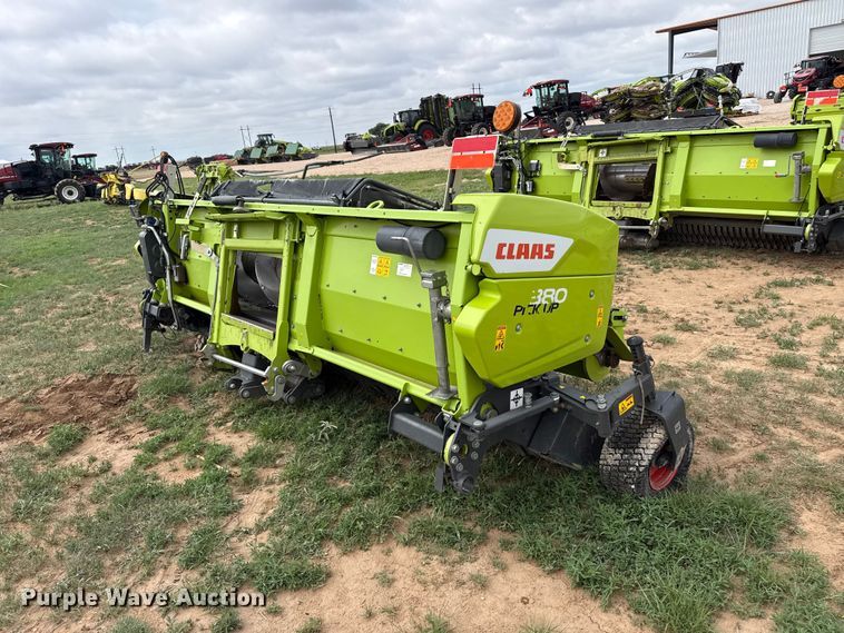 image for item FB6758 Claas 380 pickup head