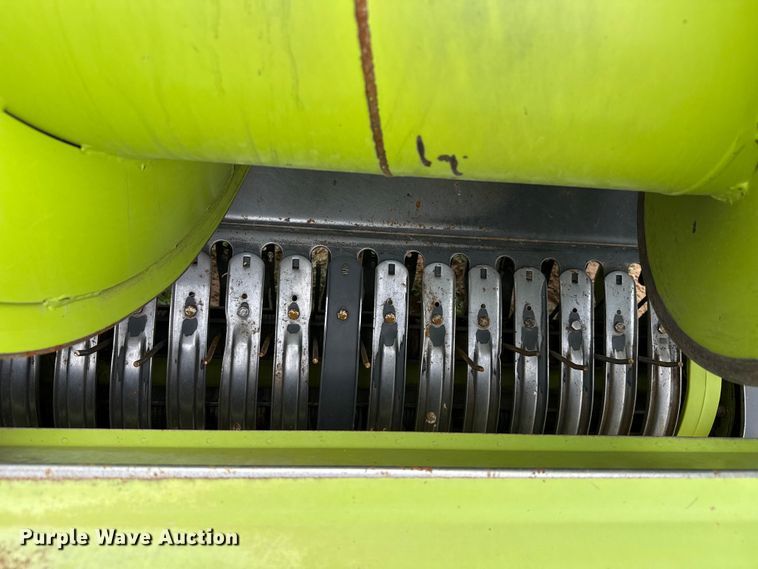 image for item FB6758 Claas 380 pickup head