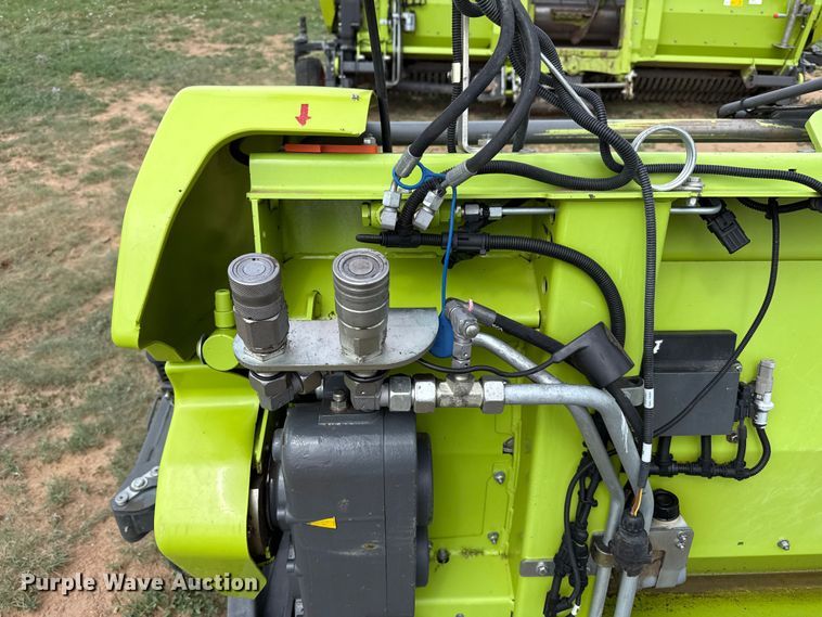 image for item FB6758 Claas 380 pickup head