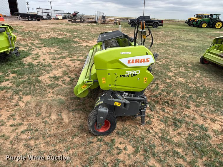 image for item FB6759 Claas 380 pickup head