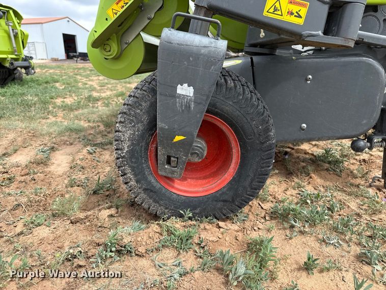 image for item FB6759 Claas 380 pickup head