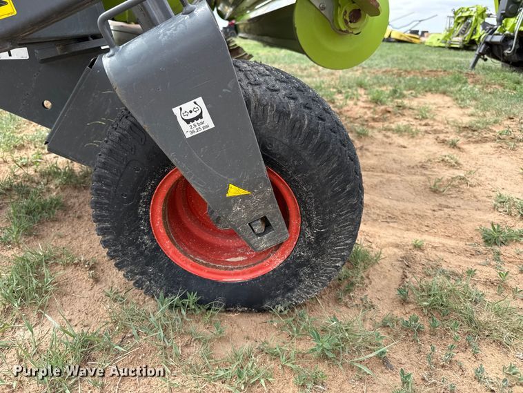 image for item FB6759 Claas 380 pickup head