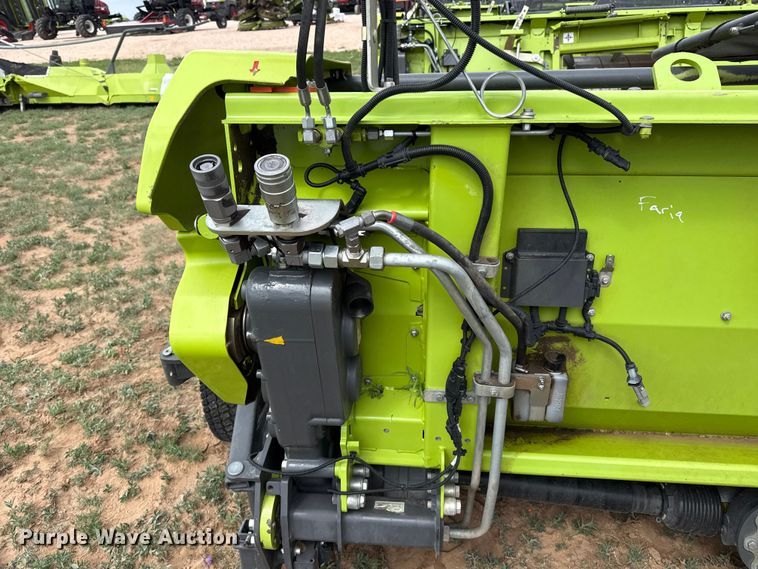image for item FB6759 Claas 380 pickup head