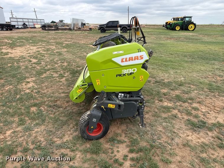 image for item FB6760 Claas 380 pickup head