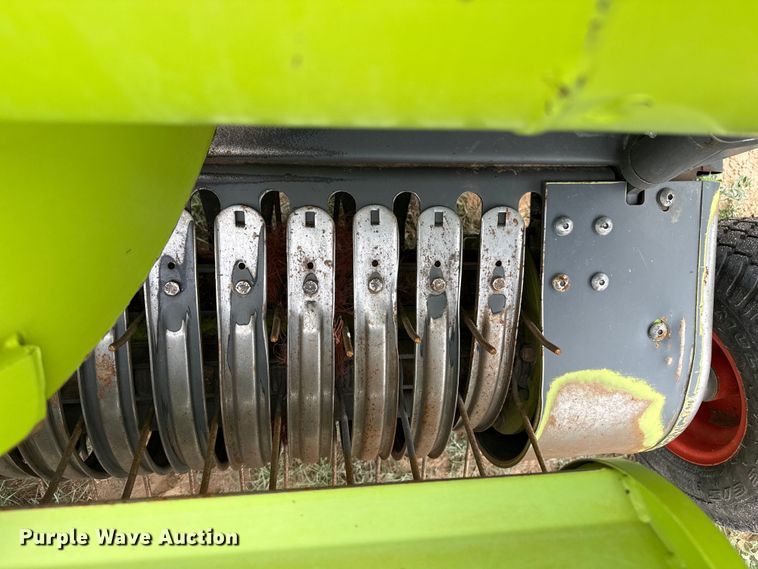image for item FB6760 Claas 380 pickup head