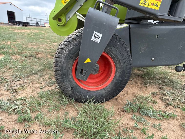 image for item FB6760 Claas 380 pickup head