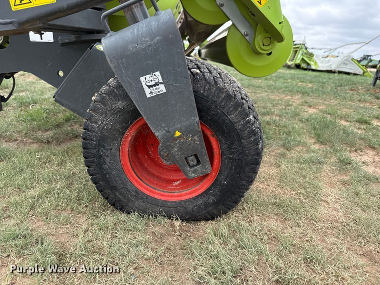 image for item FB6760 Claas 380 pickup head
