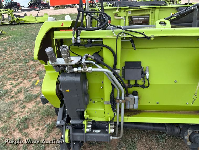 image for item FB6760 Claas 380 pickup head