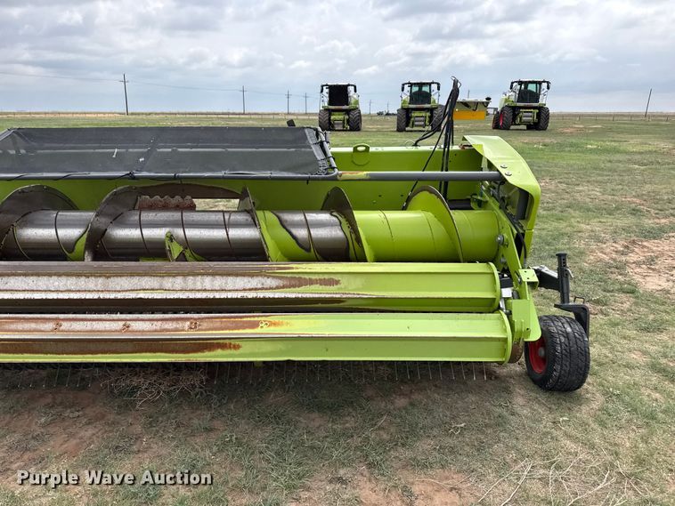 image for item FB6761 Claas 380 pickup head