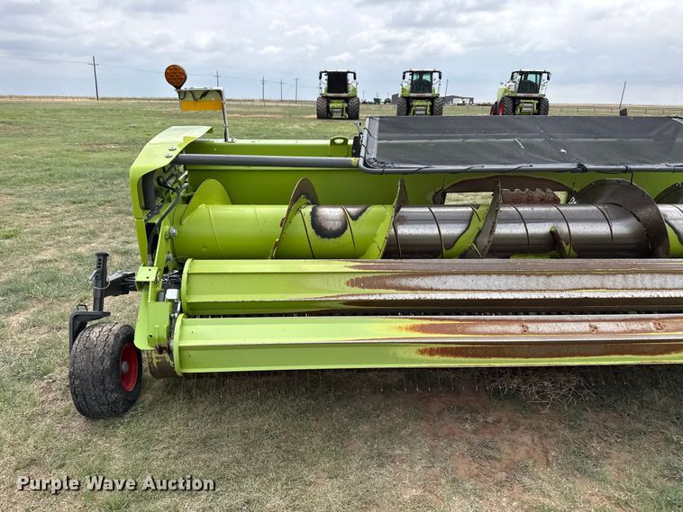 image for item FB6761 Claas 380 pickup head
