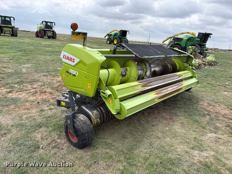 image for item FB6761 Claas 380 pickup head
