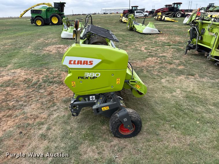 image for item FB6761 Claas 380 pickup head
