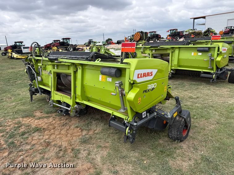 image for item FB6761 Claas 380 pickup head