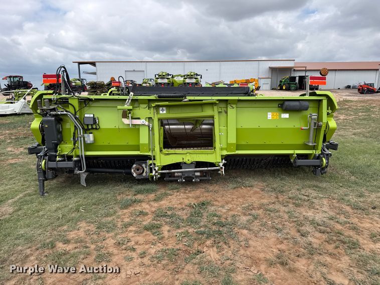 image for item FB6761 Claas 380 pickup head