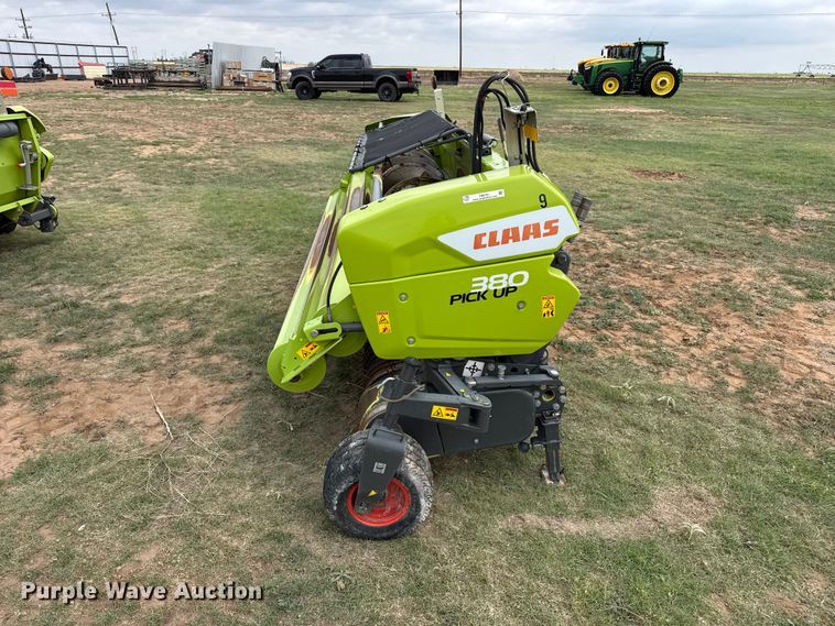 image for item FB6761 Claas 380 pickup head