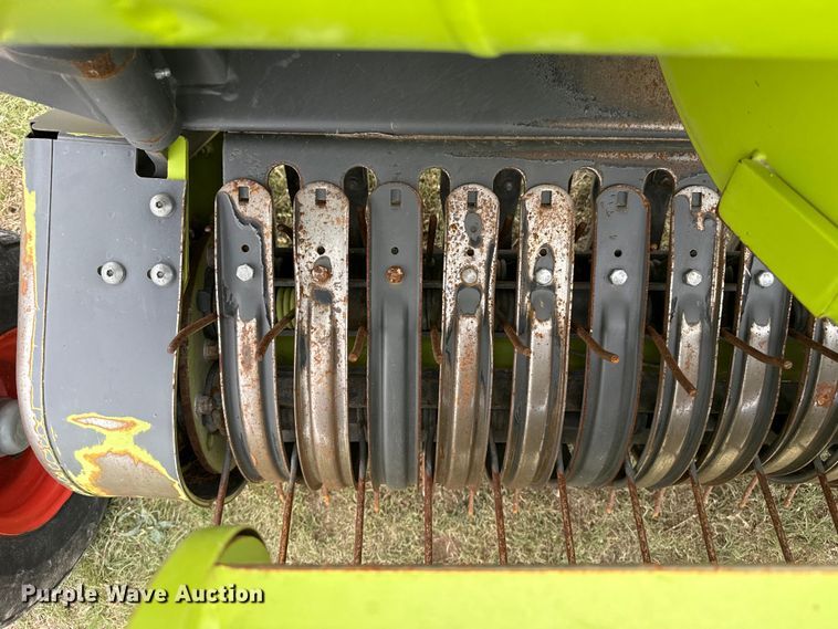 image for item FB6761 Claas 380 pickup head