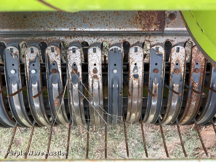 image for item FB6761 Claas 380 pickup head