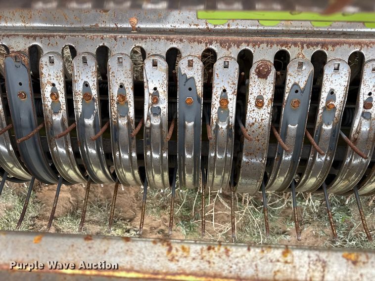 image for item FB6761 Claas 380 pickup head