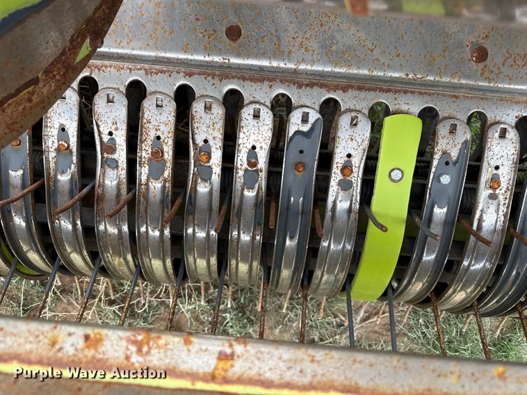 image for item FB6761 Claas 380 pickup head