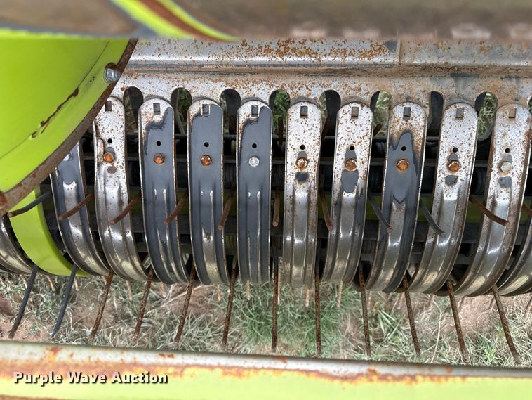 image for item FB6761 Claas 380 pickup head