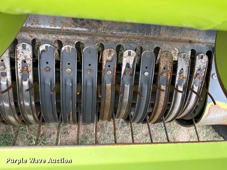 image for item FB6761 Claas 380 pickup head