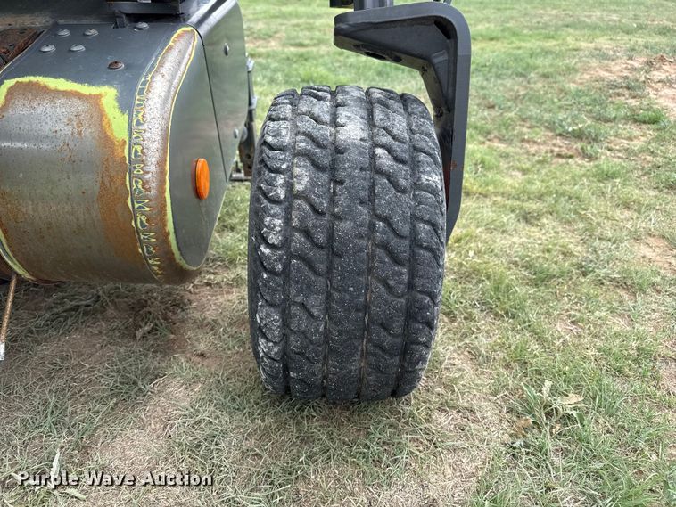 image for item FB6761 Claas 380 pickup head