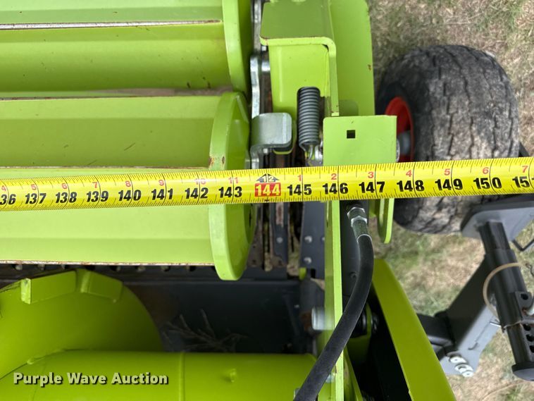 image for item FB6761 Claas 380 pickup head