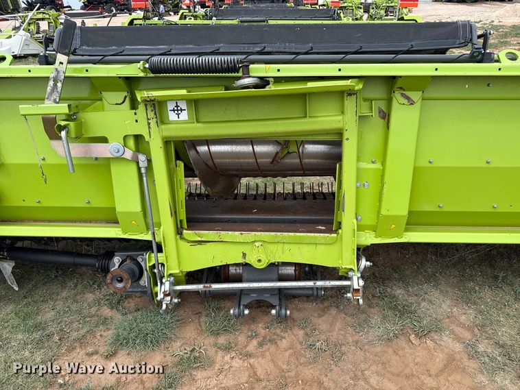 image for item FB6761 Claas 380 pickup head