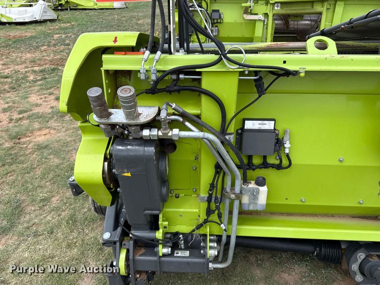 image for item FB6761 Claas 380 pickup head