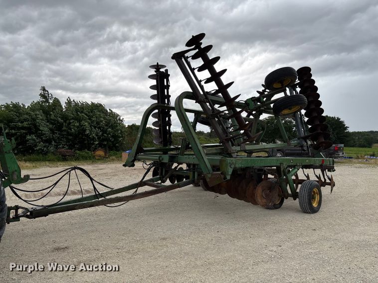 image for item FC1640 John Deere 335 tandem disk