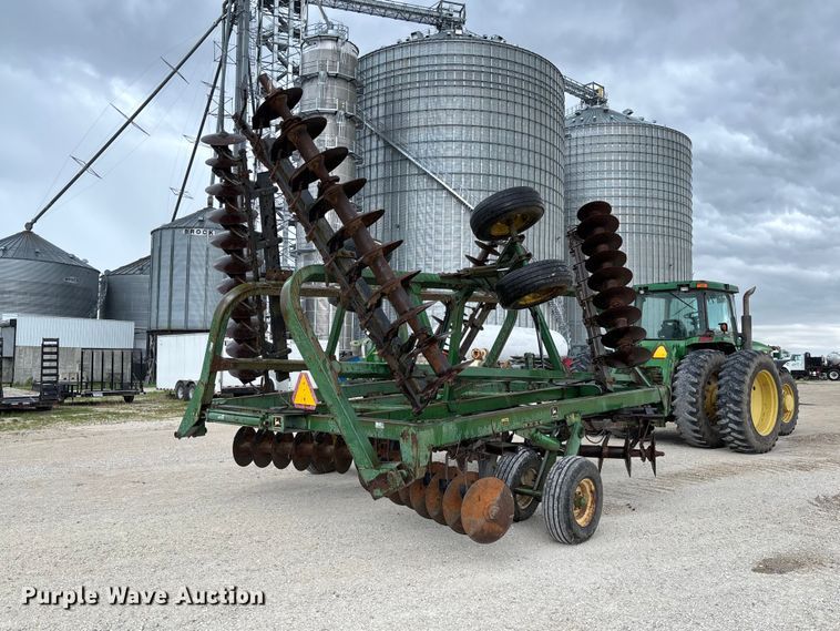 image for item FC1640 John Deere 335 tandem disk