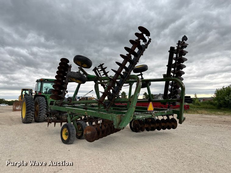 image for item FC1640 John Deere 335 tandem disk