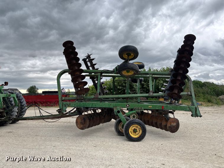 image for item FC1640 John Deere 335 tandem disk