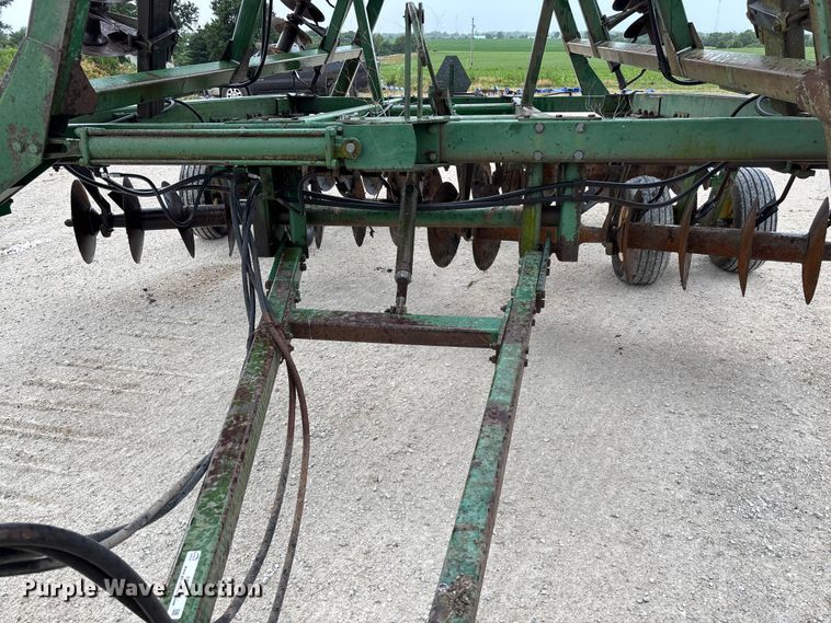 image for item FC1640 John Deere 335 tandem disk