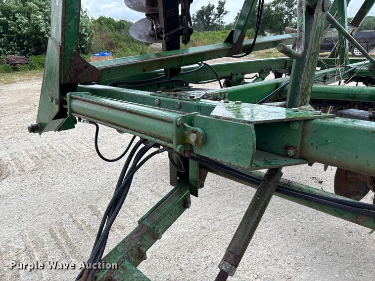 image for item FC1640 John Deere 335 tandem disk