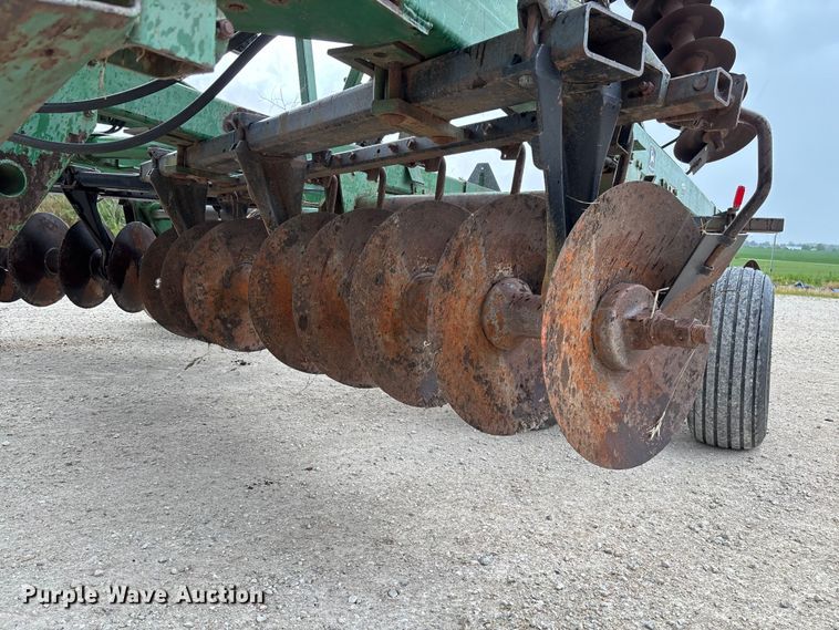 image for item FC1640 John Deere 335 tandem disk
