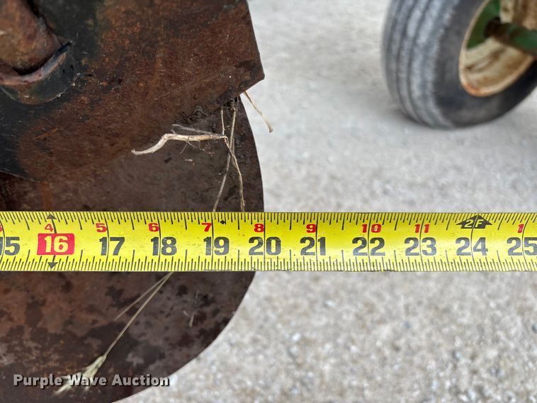 image for item FC1640 John Deere 335 tandem disk