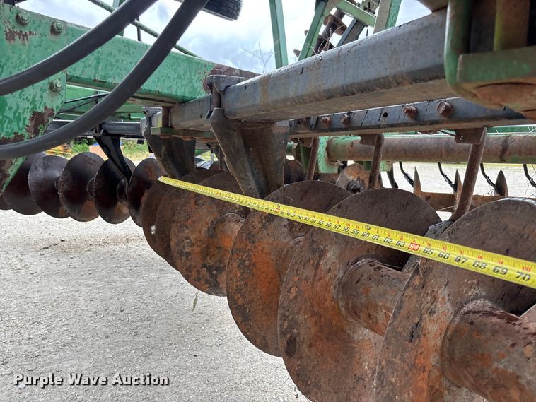 image for item FC1640 John Deere 335 tandem disk