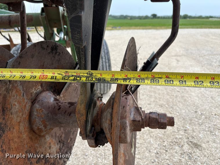 image for item FC1640 John Deere 335 tandem disk