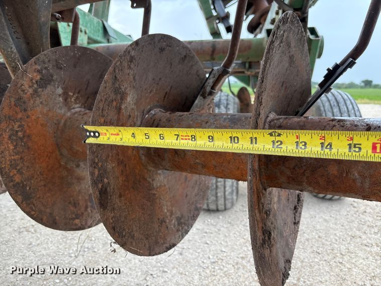 image for item FC1640 John Deere 335 tandem disk