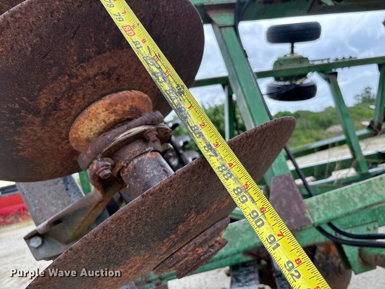 image for item FC1640 John Deere 335 tandem disk