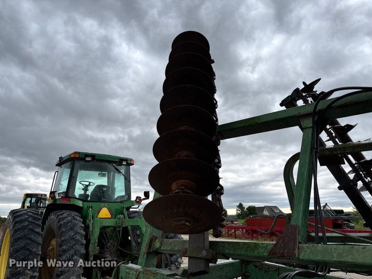 image for item FC1640 John Deere 335 tandem disk
