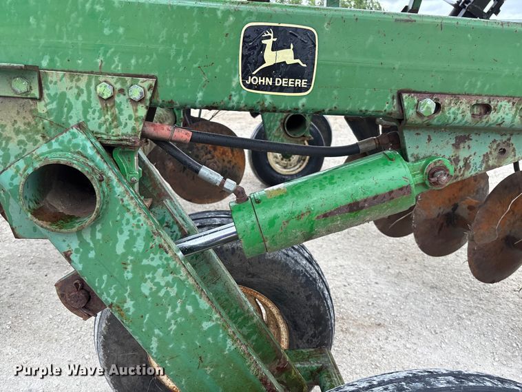 image for item FC1640 John Deere 335 tandem disk