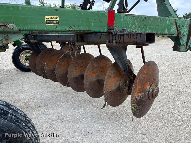 image for item FC1640 John Deere 335 tandem disk