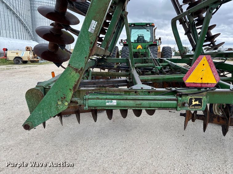 image for item FC1640 John Deere 335 tandem disk