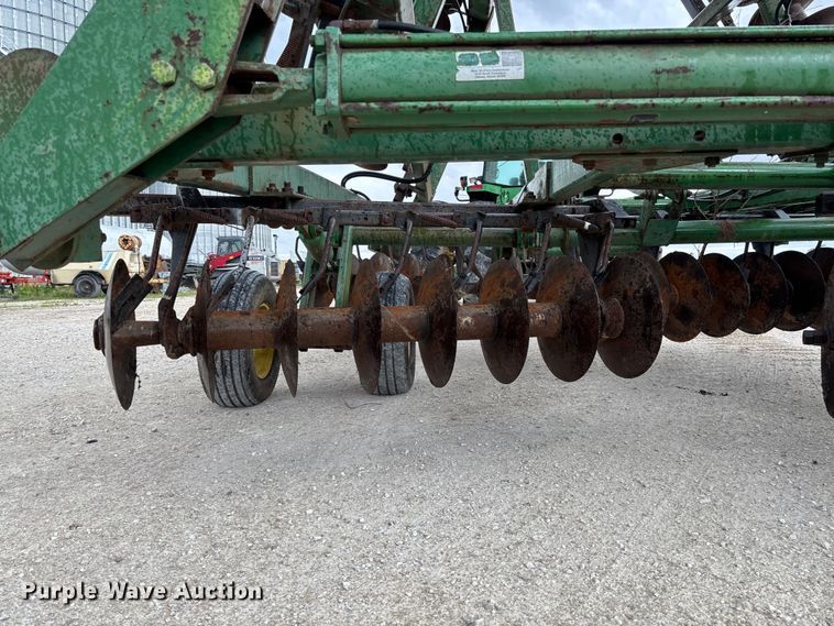 image for item FC1640 John Deere 335 tandem disk
