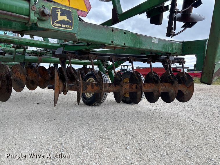 image for item FC1640 John Deere 335 tandem disk