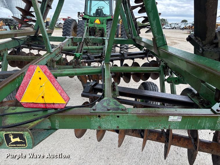 image for item FC1640 John Deere 335 tandem disk