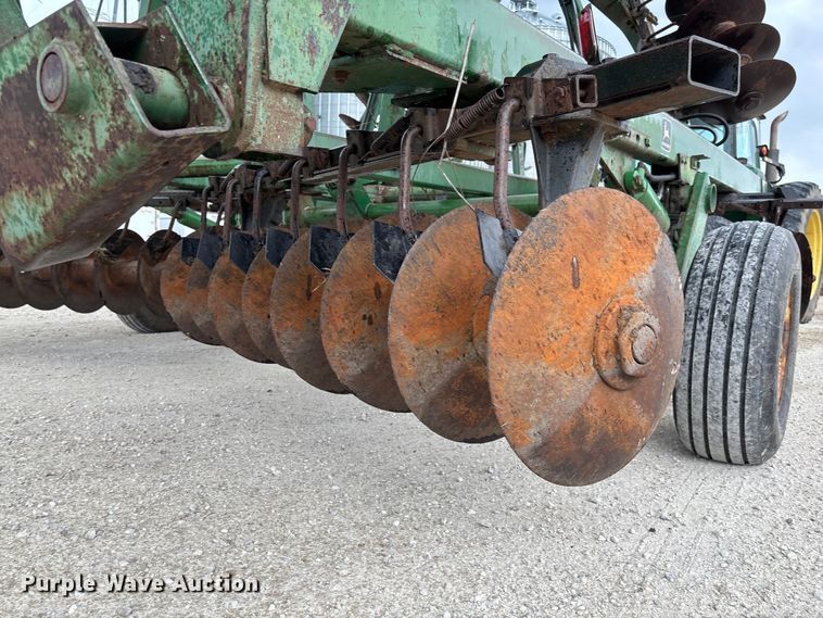 image for item FC1640 John Deere 335 tandem disk