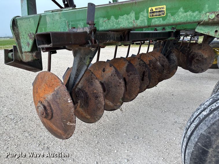 image for item FC1640 John Deere 335 tandem disk